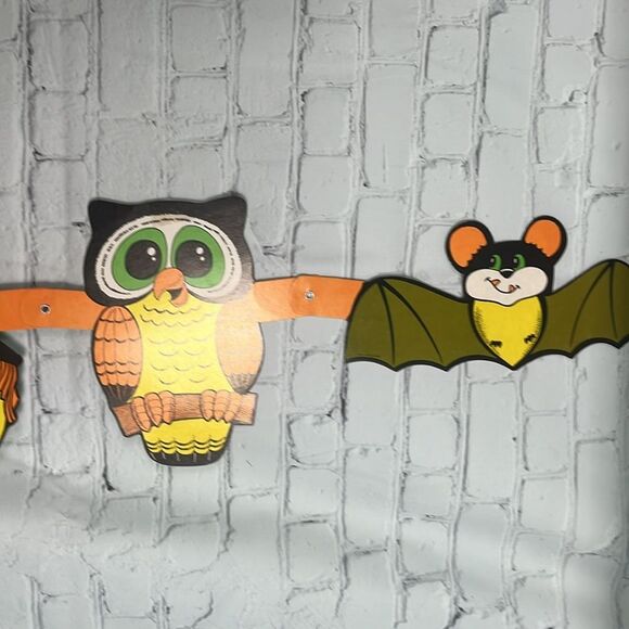 Halloween Themed Decorative Garland & unique Honeycomb Creepies - Picture 6 of 9